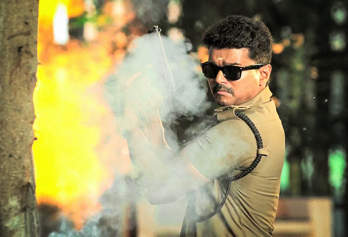VJArmyTPR's tweet photo. 'Therific' Police VIJAYKUMAR IPS 😎🔥
#Theri #2YearsOfTheriTrailer
#2YearsOfTheriAudio https://t.co/VDVbTAhBbM