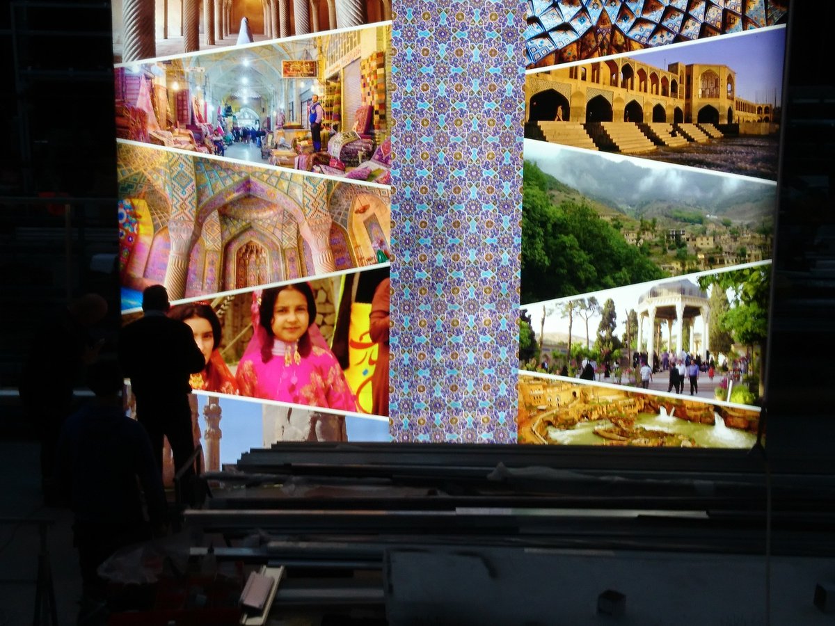 UniversalSignss's tweet image. How about a 5 x 4 backlit silicon edged skin -  this one went to London