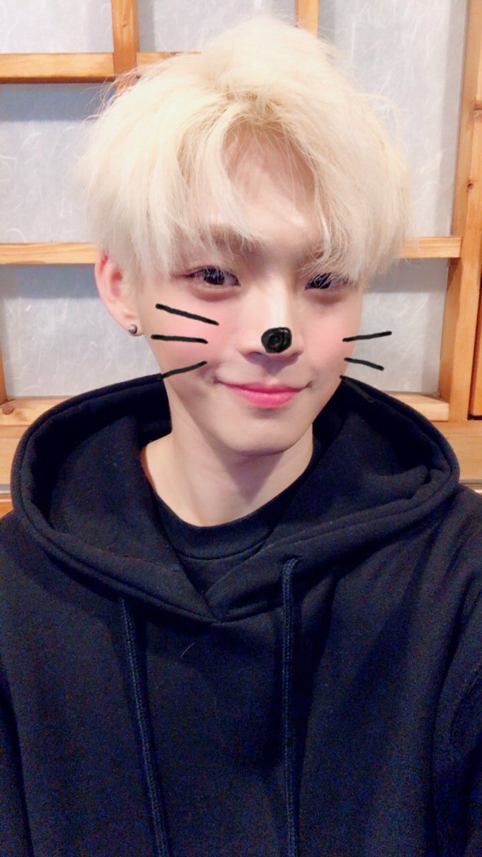 ONF_members's tweet photo. [#효진] 여러분~🤗
환절기 감기 조심하세요!🤧🤒 https://t.co/QVFVeH74n4