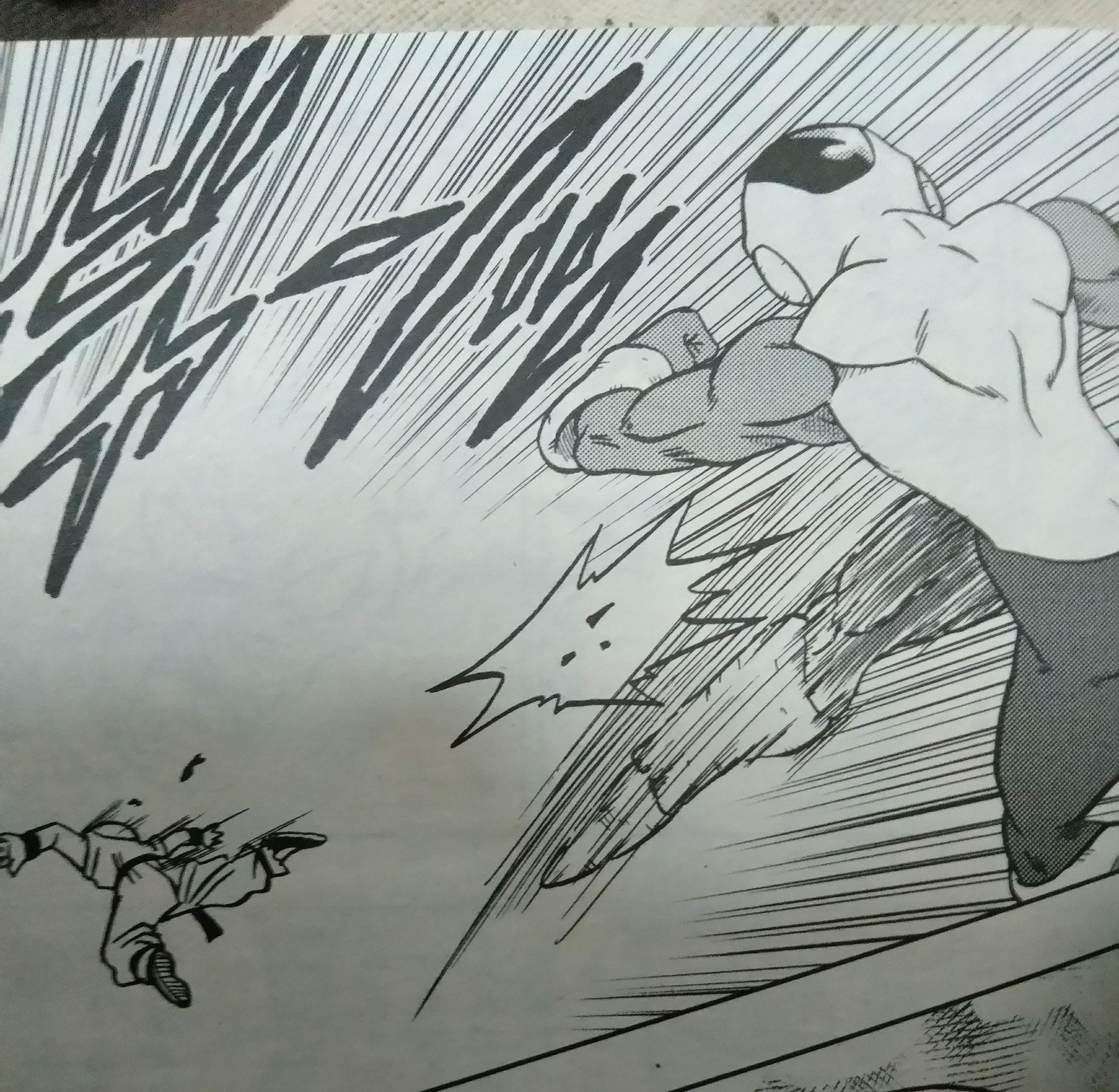 まゆたん 漫画版ドラゴンボール超34話 クリリン活躍せず 天さんと共に脱落 アニメでは 落ちそうになった18号を助けたり 18号と連携プレーで対戦相手と戦ったりしたクリリンですが 漫画ではサックっとフロストに落とされてしまいました 観覧席で