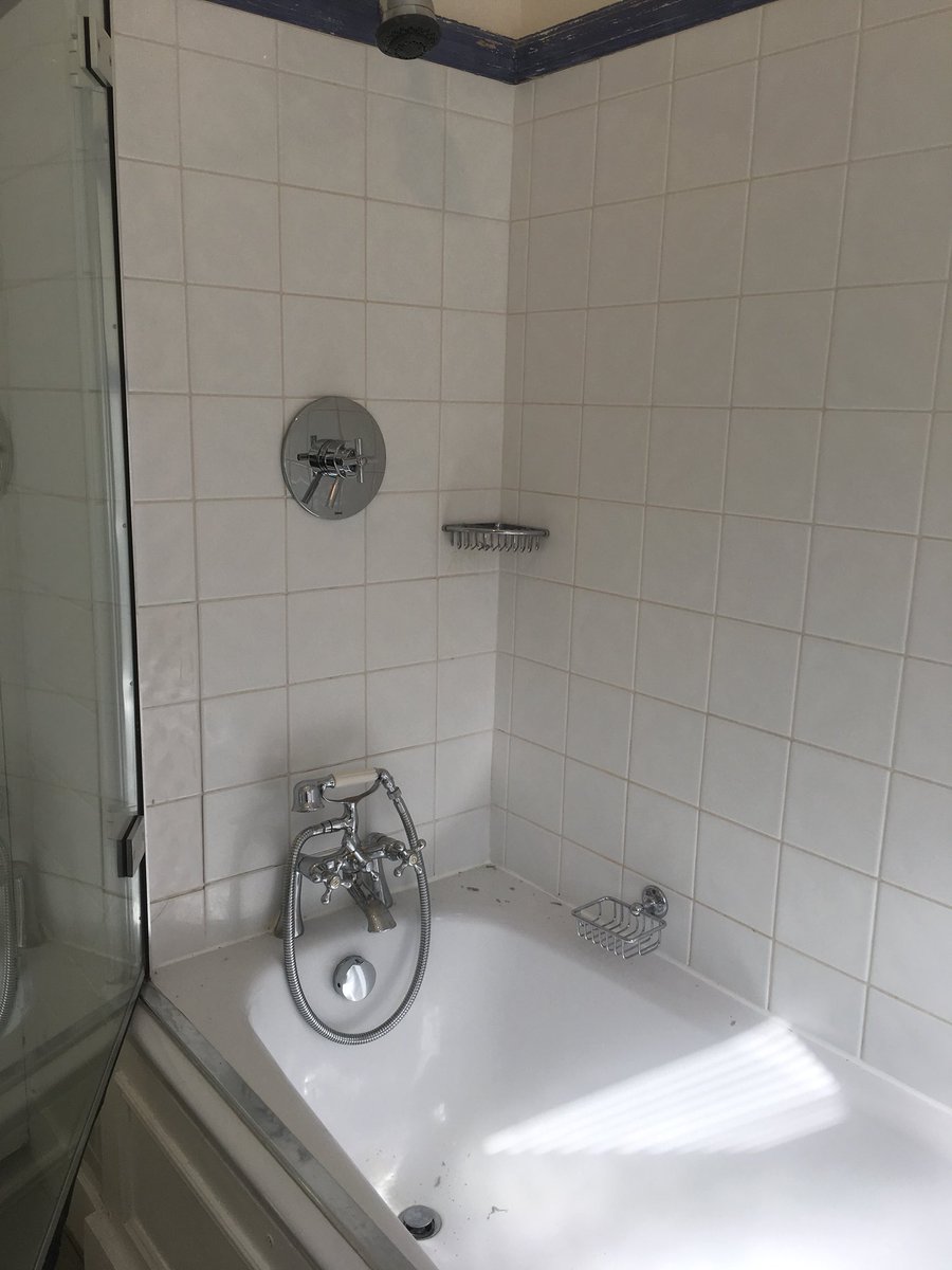 SimplyKleenLtd's tweet photo. Another #professional Pre #Tenancy #clean taking place in SW15 #Putney #dust #grease #grime #keen2kleen #wedoitall https://t.co/bqKaMOoesl