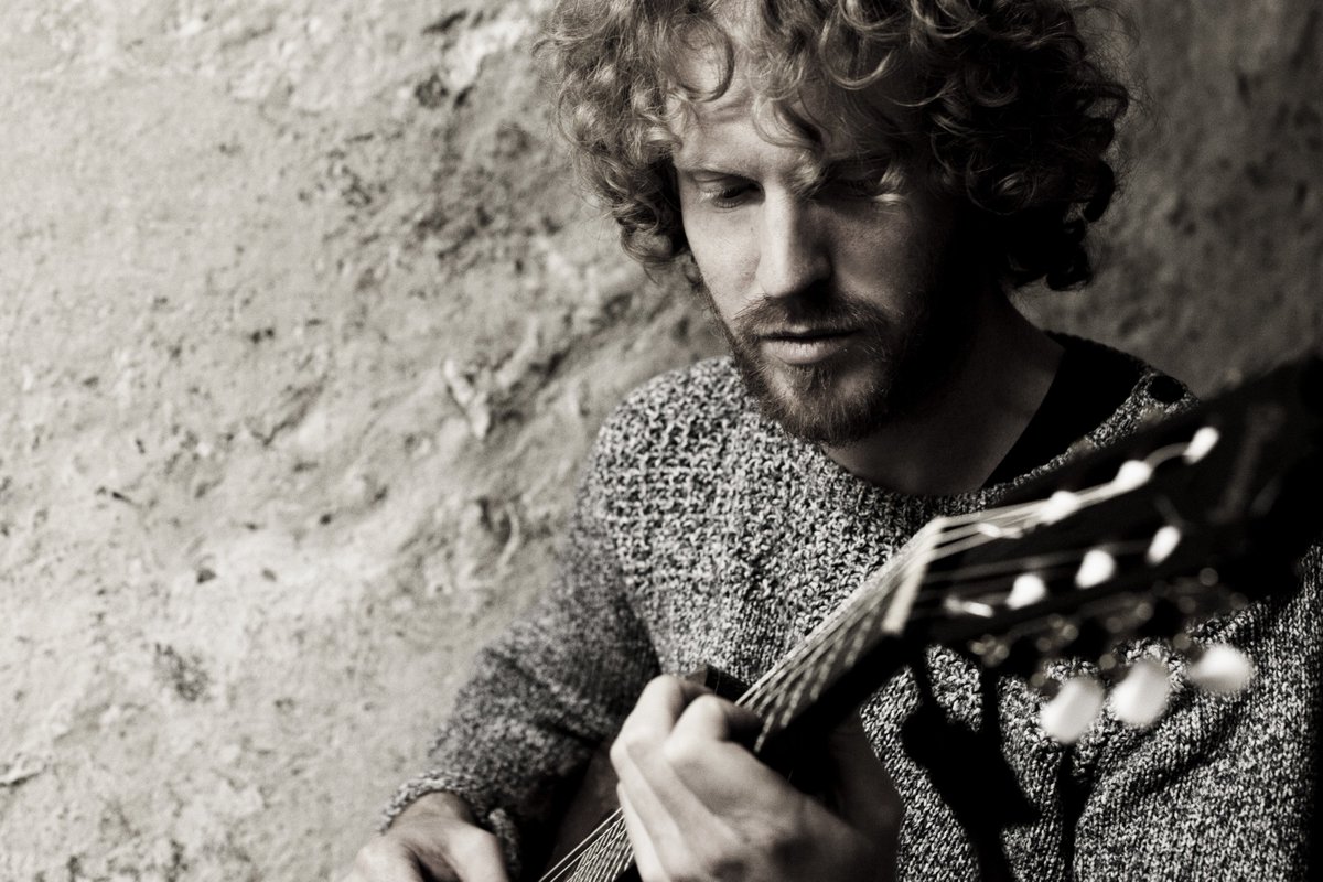 SoundcrashHQ's tweet photo. Sink yourself into @JonoMcCleery's new video for the heart wrenchingly beautiful 'Wild is the Wind': https://t.co/xOCnWmYwPy

Catch him at @TheGarageHQ alongside Iskra String Quartet &amp; @mariboustate singer Holly Waker for a night of bittersweet music: https://t.co/3M6mkXOSN9 https://t.co/9jOHZ2XPYw