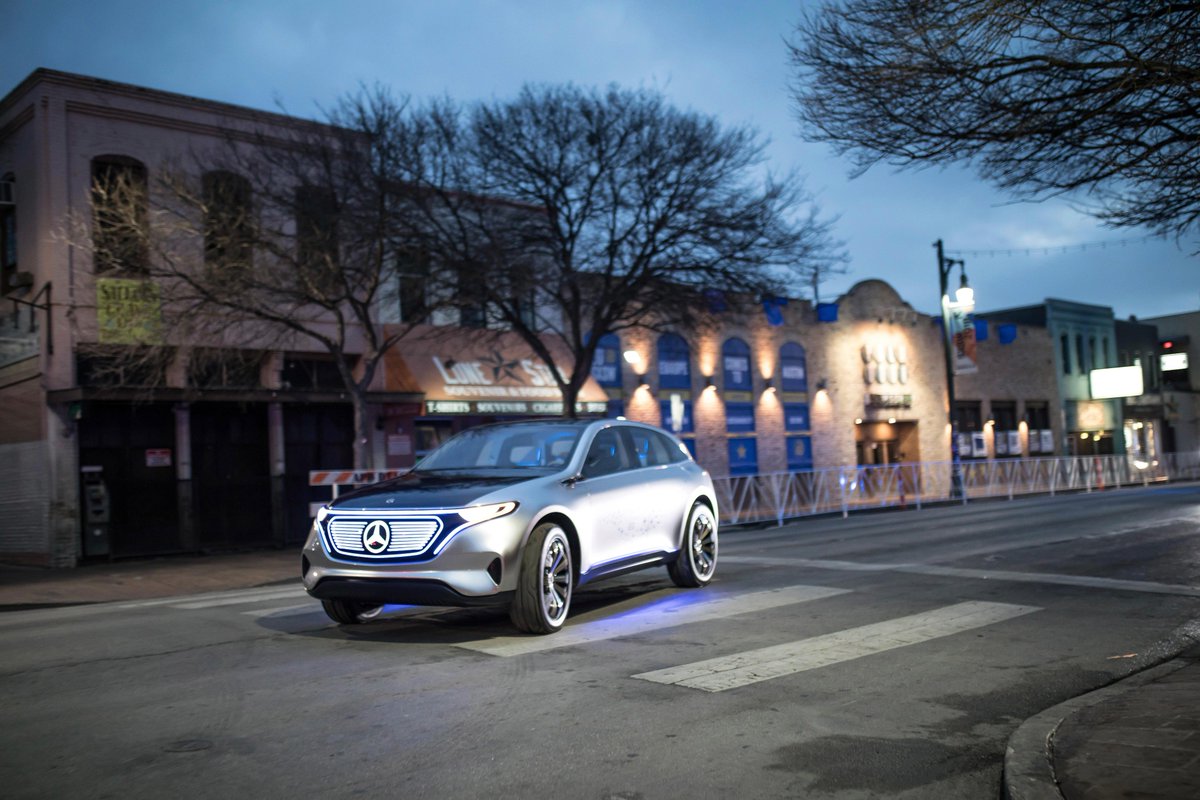 1886Ventures's tweet photo. Did u miss the #smart EQ driving around in a giant bubble? Or the talks on #AI while the #MercedesBenz #ConceptEQ rode the streets of Austin? No problem - here's your wrap-up of all #Daimler innovations presented @ #SXSW & #meconvention👉🏽https://t.co/XjCsdXaa7W #Lab1886 https://t.co/3Ik5xUxVhk