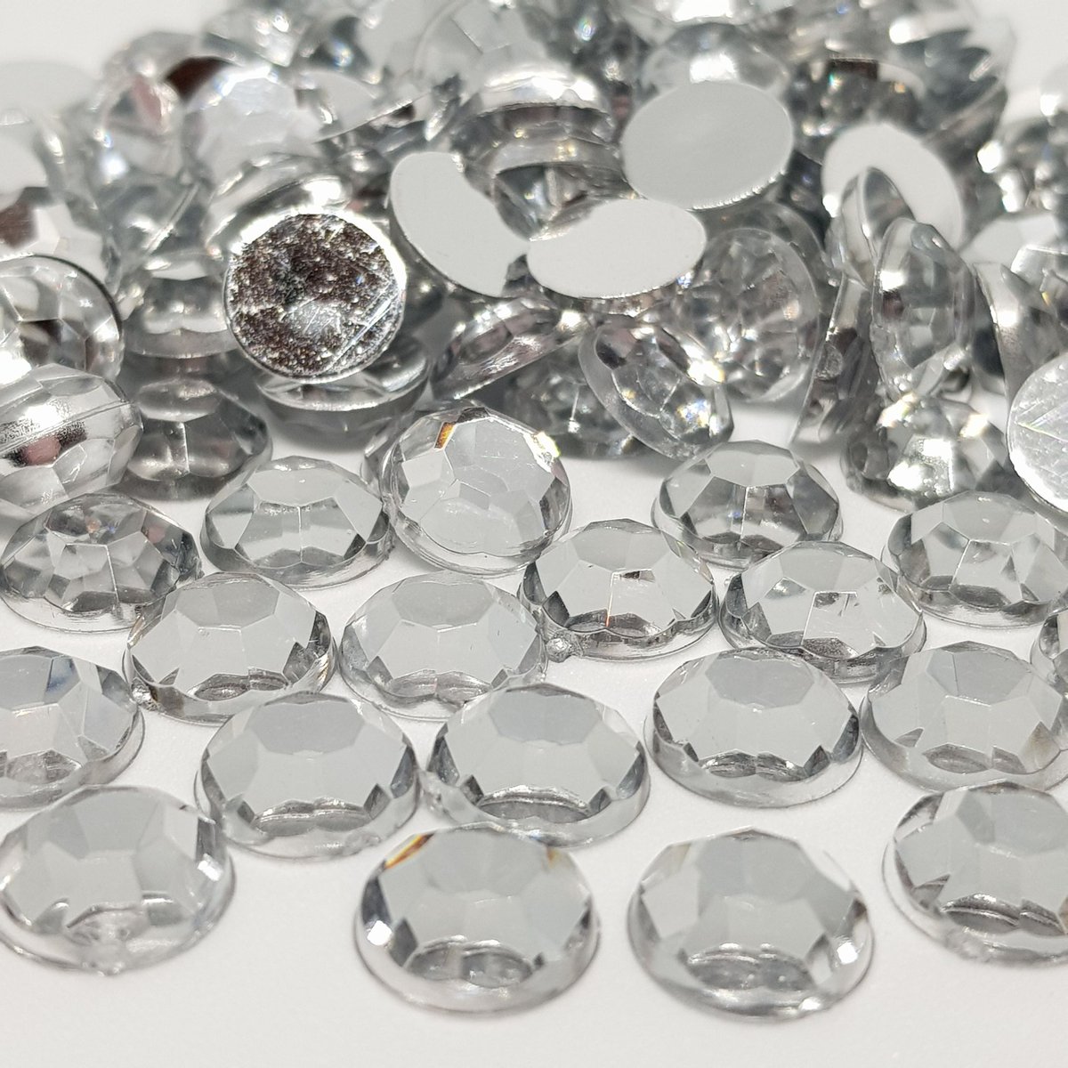 Crystal Clear acrylic Taiwan rhinestones via buff.ly/2Hy6iBl