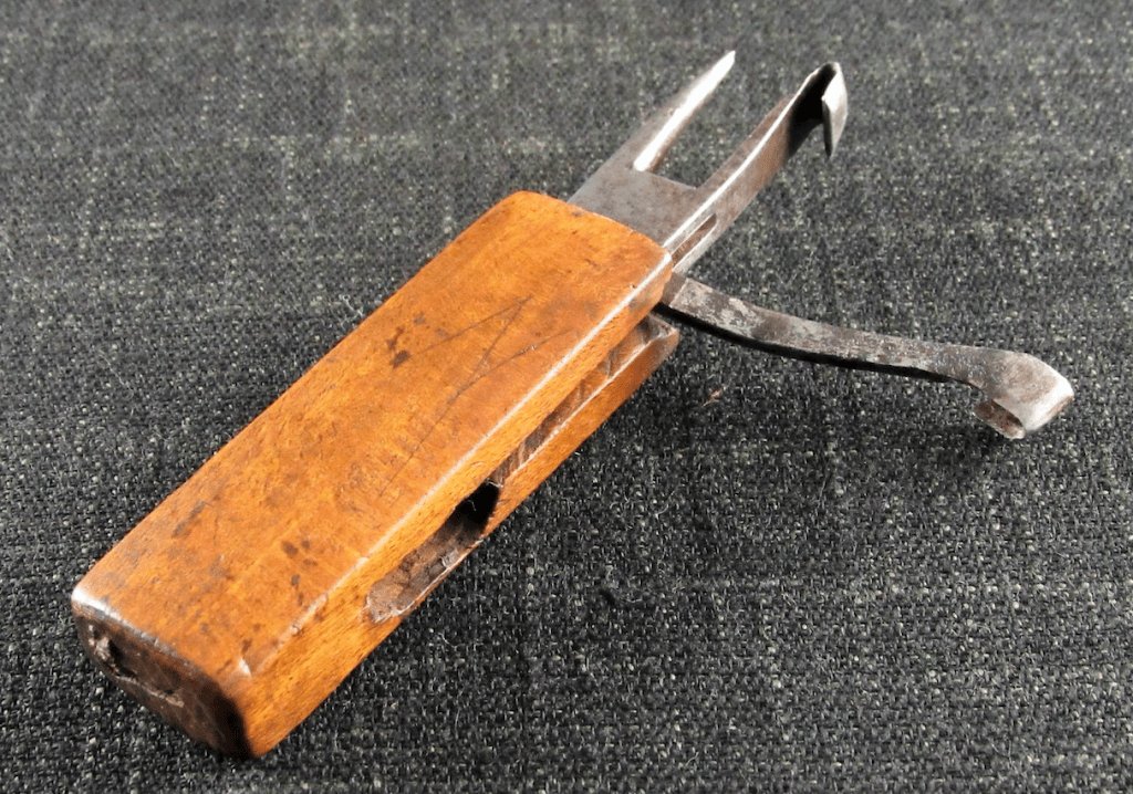 TimberFrameHub's tweet image. Race Knife | Timber Joiners&apos; Marking Scribe #timberframe #timberframingtools #timberframing timberframehub.com/race-knife-tim…