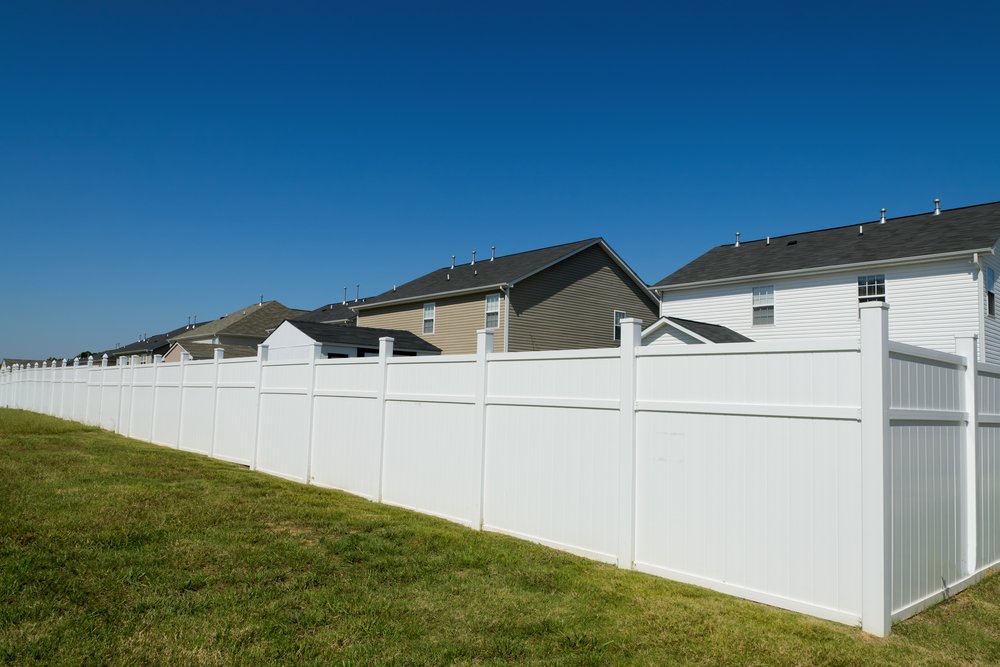 jvbuildingfence's tweet photo. Are you thinking about having a fence installed at your home? 
Vinyl fences are easy to maintain!
https://t.co/k9Xj6xvVB5
#fences #homeimprovement #homefences #vinylfences https://t.co/k1WlDbc4ic