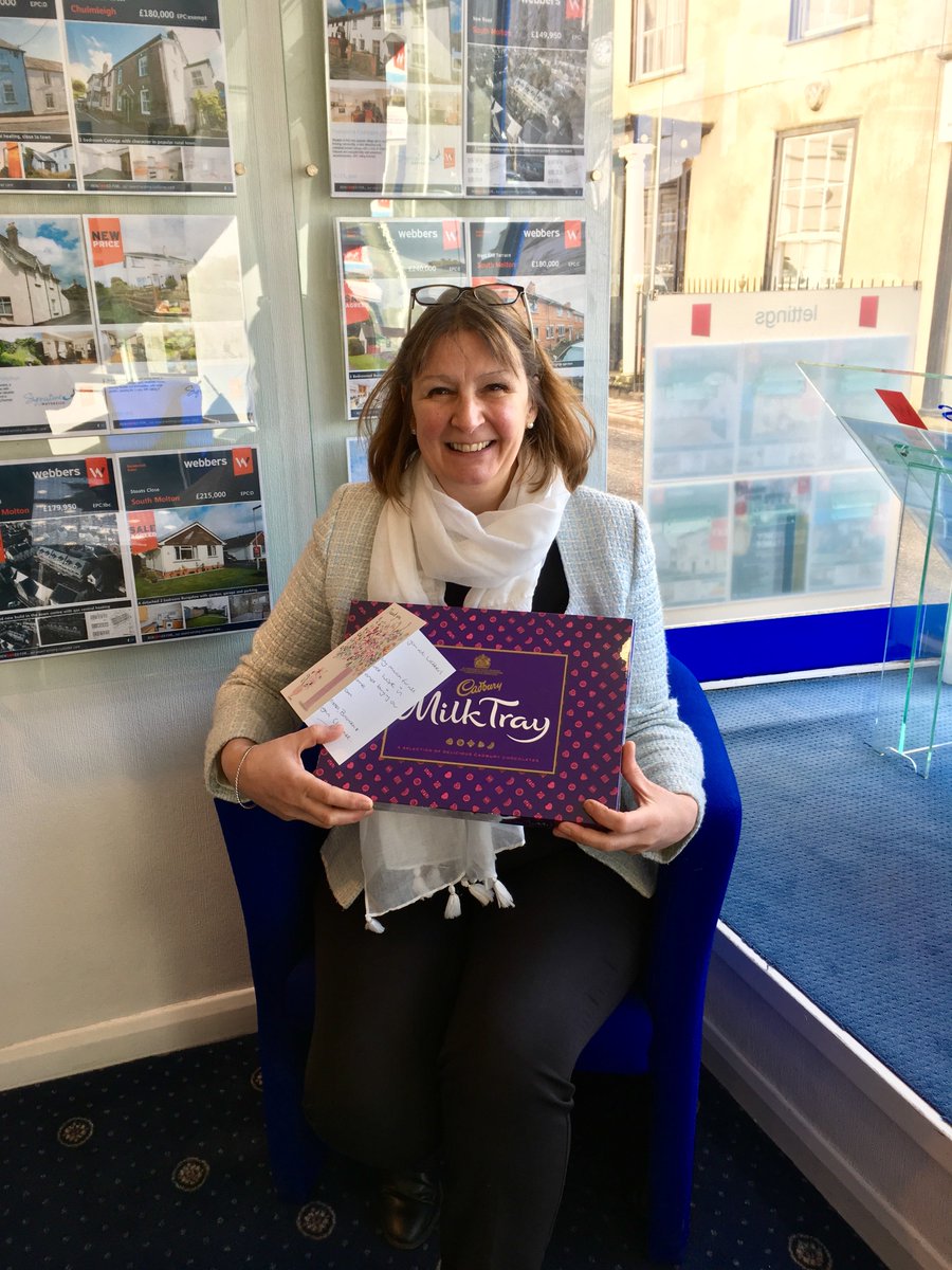 Another lovely gift from happy vendors, who doesn't like chocolates ! 😋🍫❤️