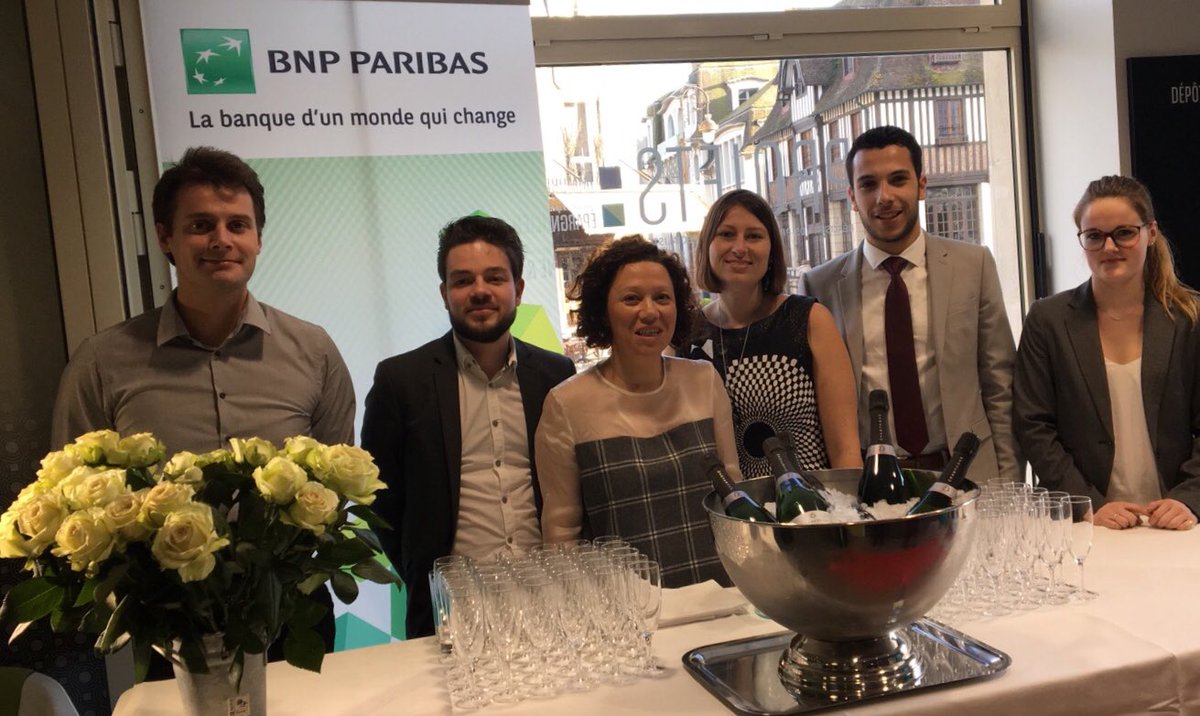 Elsa_Dupuy's tweet photo. L’équipe de Deauville est heureuse de vous accueillir ce soir pour l’inauguration de votre nouvelle agence #bnpparibas! https://t.co/jNK4TlfiZu