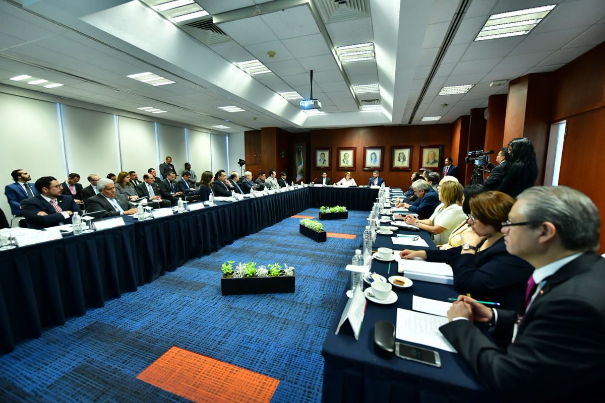 BuenGobierno_mx's tweet photo. #EnEstosMomentos Se lleva a cabo la Primera Sesión Ordinaria 2018 del Consejo Consultivo del Sistema de Servicio Profesional de Carrera, encabezada por la Titular de la SFP, @ArelyGomezGlz. https://t.co/8t1lwxMbPc
