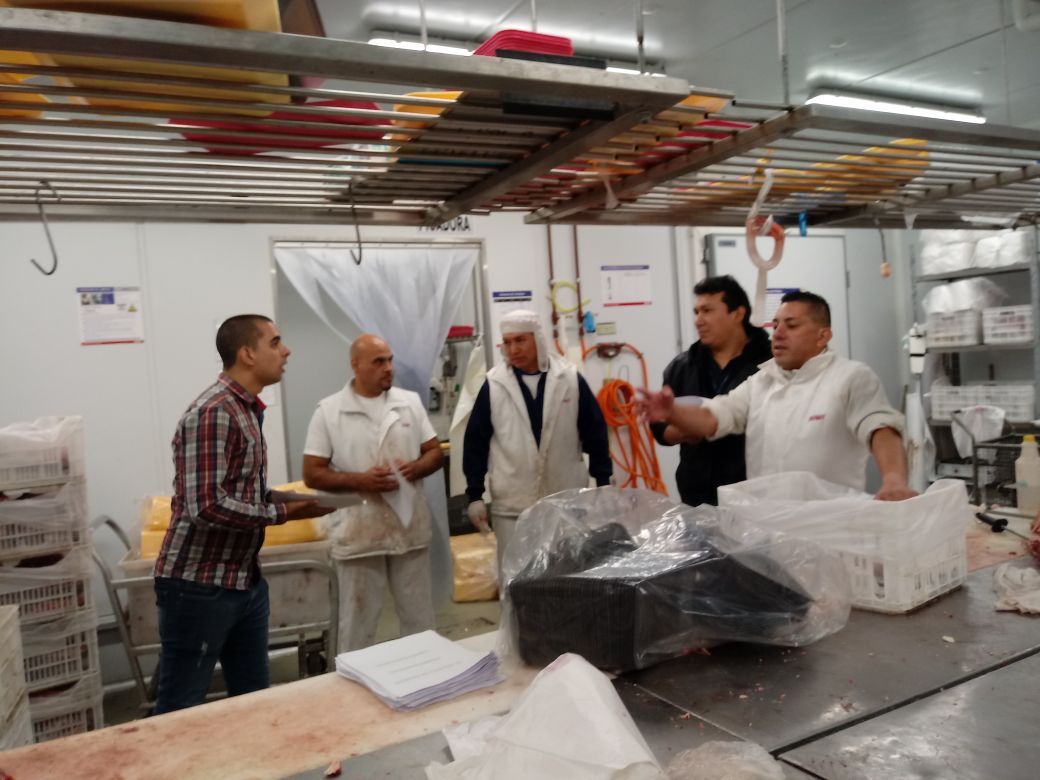 Hoy capacitamos y entregamos material informativo sobre #LaJuntaElectoral a los compañeros de roticeria y carnicería! En el sindicato que se viene los trabajadores van a ser protagonista!! <a href="/ckbenavento/">claudia benavento</a> <a href="/CrisBarracas220/">Cristhian Ramirez</a> @RamonMuerzaSEC <a href="/SubOrganizacion/">jose medina</a>