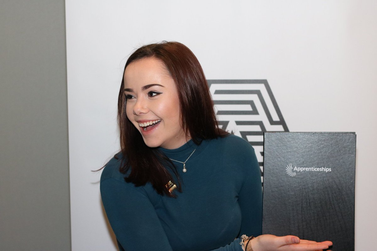 Miss_LAH's tweet image. ✔️ Be happy with what you have as there's always someone worse off than you 

I'm happy for:
👧The life I lead
📸the job I have 
💑the people around me 
🌍the experiences I'm fortunate to have
🌮 And good food! 

 #InternationalDayOfHappiness 💕