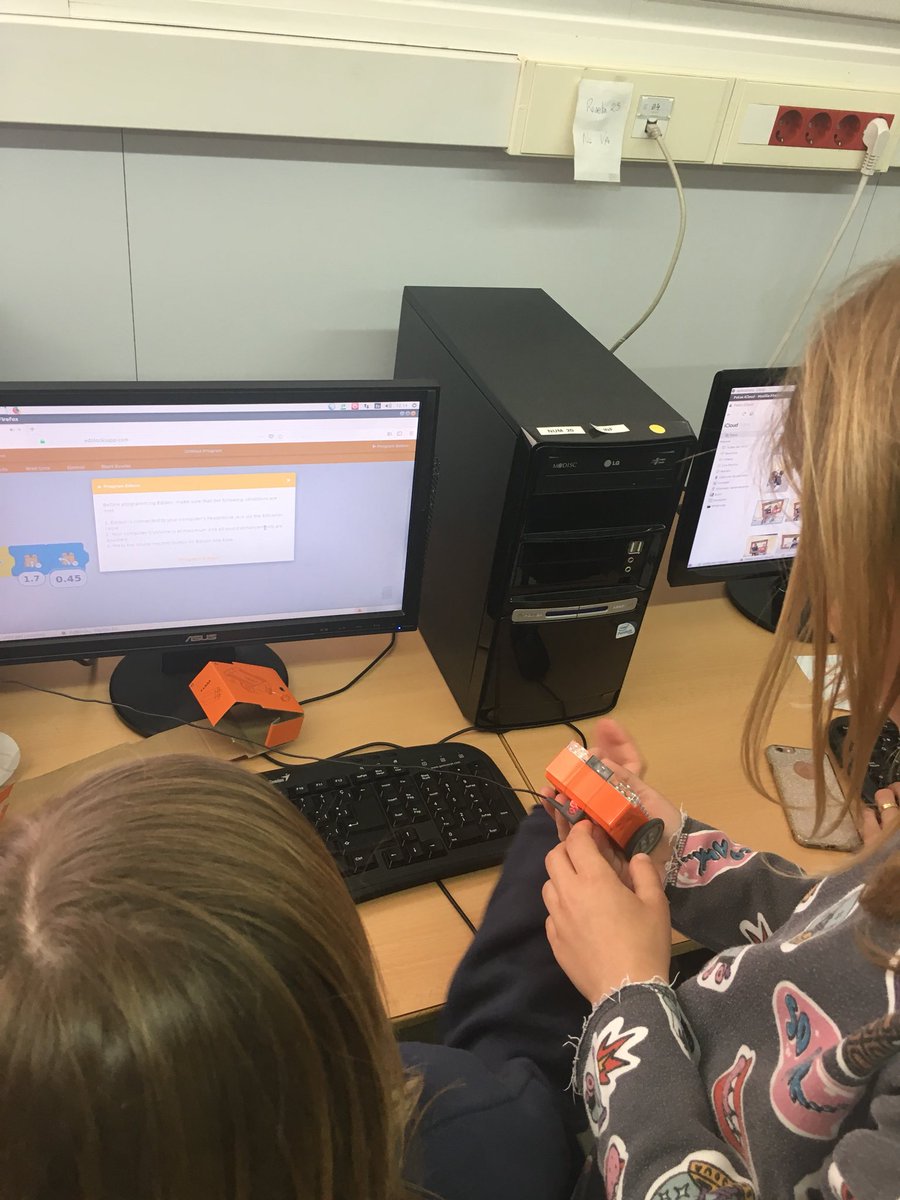 escolalledoner's tweet photo. #alumnes de @escolalledoner de @granollers preparem @vallesbot @CRP_Granollers @SSTTMVO @MeetEdison #robotica #STEM #cdgrans @vanesaschool com és que no es programa? Finalment, repte superat!!! Trobeu el què ha passat? Mireu bé la imatge https://t.co/8cY4ErGnov