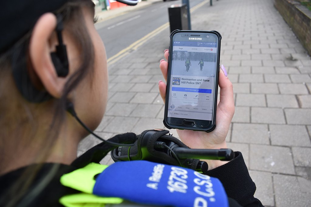 DerbysPolice's tweet photo. We’ve launched the first batch of our new, dedicated, local #Facebook pages for our Safer Neighbourhood policing teams in areas of #Derby, #Bolsover, #Dronfield and #Glossop. #SocialOfficers https://t.co/jWb7fcsSRd https://t.co/3aUtXAGOh1