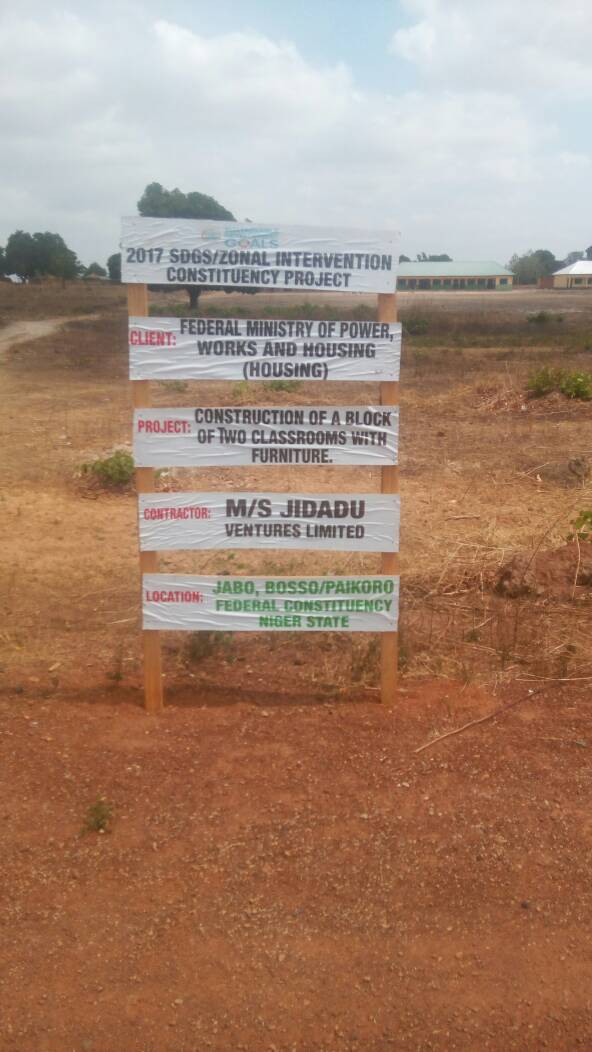 TrackaNG's tweet image. According to the Budget, Project was supposed to be a block 3 classrooms with furniture, office &amp;amp; toilet for N10m but what was constructed was a block of 2 classrooms and 20 no of furniture was provided 10 for each classroom for completion of the project.
#2017ConstituencyProject