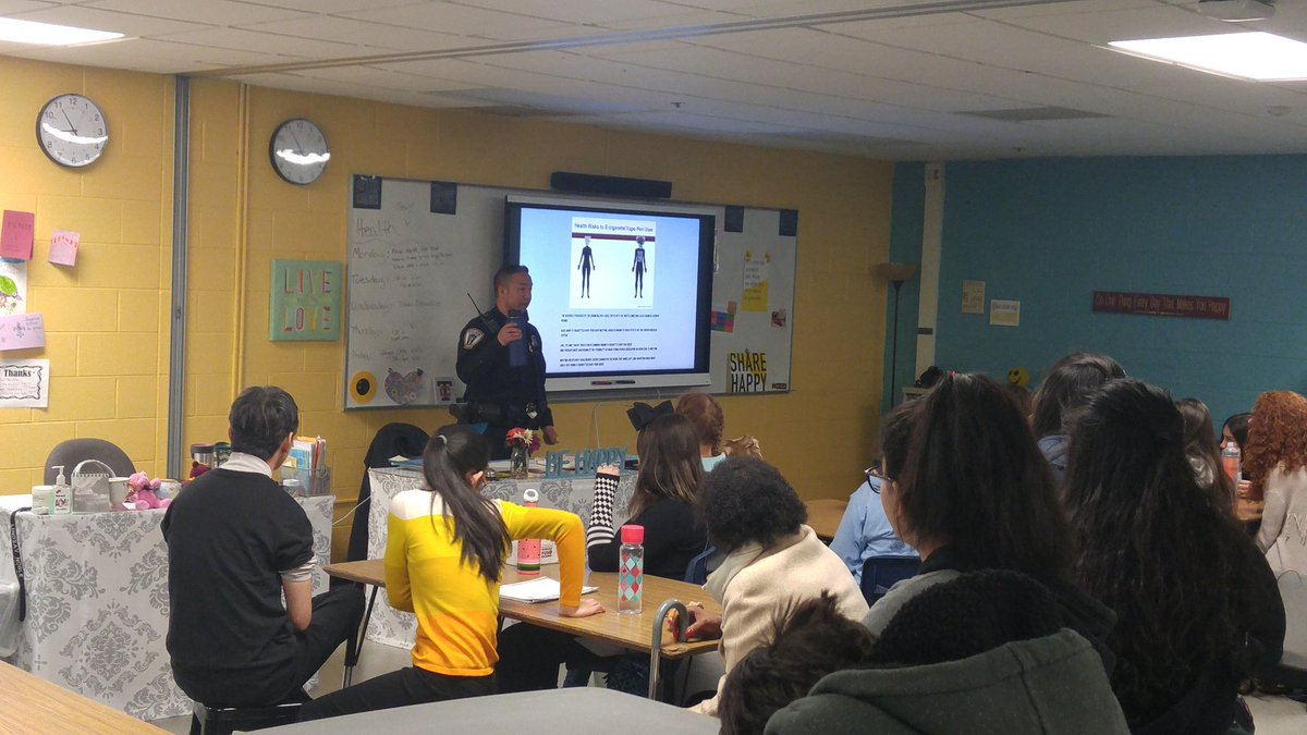 THSNoble's tweet photo. THANK YOU TROY POLICE OFFICER, JOHN JULIAN FOR COMING IN AND SPEAKING TO OUR CLASSES ABOUT THE DANGERS OF VAPING AND E-CIGARETTES AT THS @lisabru4 @TroyMI_Police @RAReducation @troy_colts @troyschools https://t.co/F6Di6laVD2