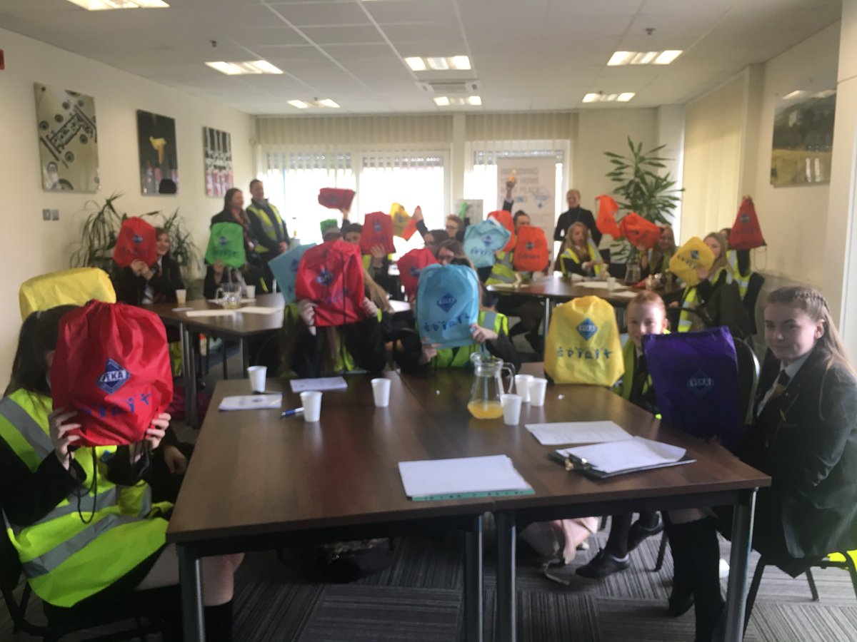 MGHammond's tweet photo. Our @Shuttle_College students showing their #vekaspirit #teamveka @VEKA_plc @NickyWoods1501 @thephilgreg @InspiraKayV https://t.co/P87fbyqh7V