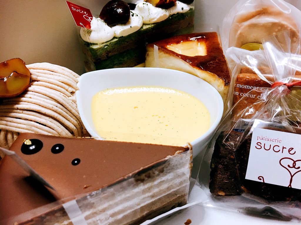 66Shiho's tweet photo. バイト卒業🍰
専門入る時に辞める予定だったけど、何だかんだ２年と半年続けてた。笑
長いようで早かったなぁ
今までお世話になりました🙇‍♀️✨ https://t.co/DLHutyXjAh
