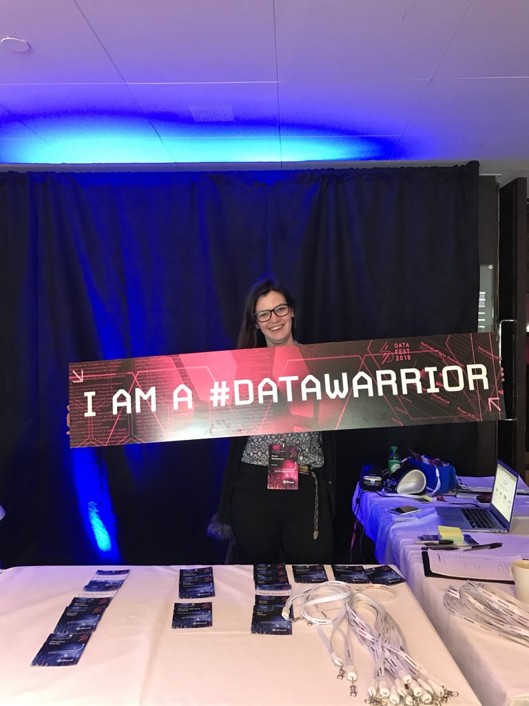 FutureXGlobal's tweet image. Look for the &quot;I Am A #DataWarrior&quot; sign and shout your love for Data! 🙌 #SmileForData #DataFest18 #DataTalent18