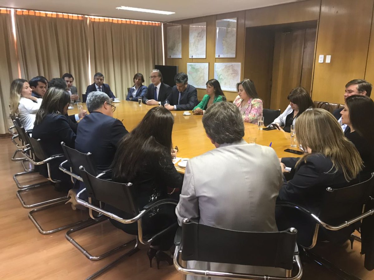 Intendente <a href="/jmartinezvalpo/">Jorge Martínez Durán</a>  sostiene a esta hora primera reunión de trabajo con nuevos seremis. En breves momentos serán presentados a la prensa. Equipo de excelencia y trabajo en terreno sello del Gobierno del Presidente <a href="/sebastianpinera/">Sebastian Piñera</a>