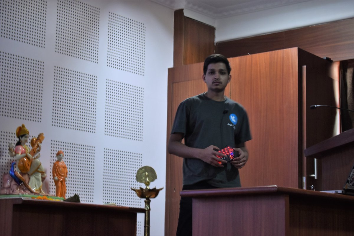 ialimustufa's tweet photo. I insist "#language Should be a #Medium and not a #barrier" with @google crowdsource We are bringing this to reality @googlestudents @gcsmumbai #ialimustafa #gcsmumbai #google #community #techtalk #TechForNewIndia https://t.co/fJ2w9TRVTV