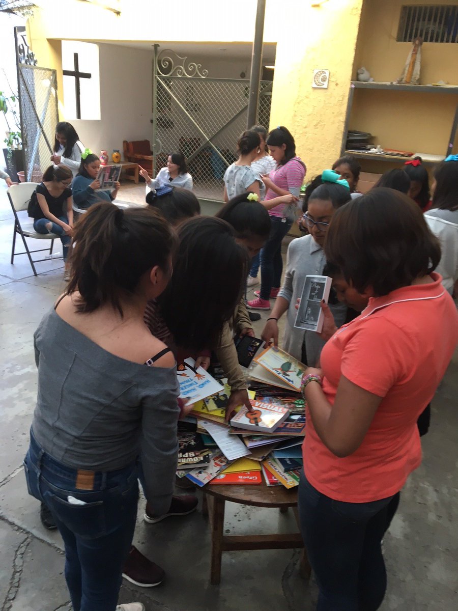 BSU students are spending #SpringBreak sharing their #HBCU experience in Mexico City! Bulldogs donated 105 books to a local orphanage, had lunch with the girls there and even showed them how do to the Cupid Shuffle. Visit their trip blog > bit.ly/2u3jUSW