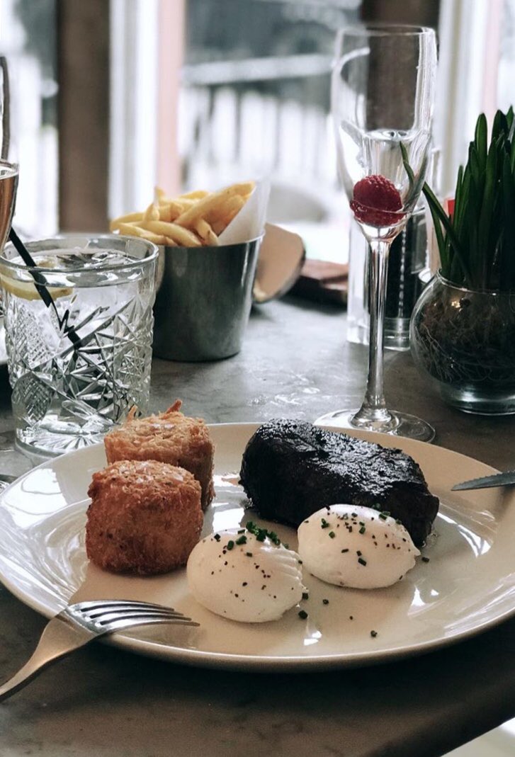 CapriLytham's tweet photo. Steak, eggs and hash browns👅 Brunch served until 5pm! 📸 @gemcheyne #caprilytham #steak #hashbrowns #tuesdayvibes #lytham https://t.co/vLYFu5FUdp