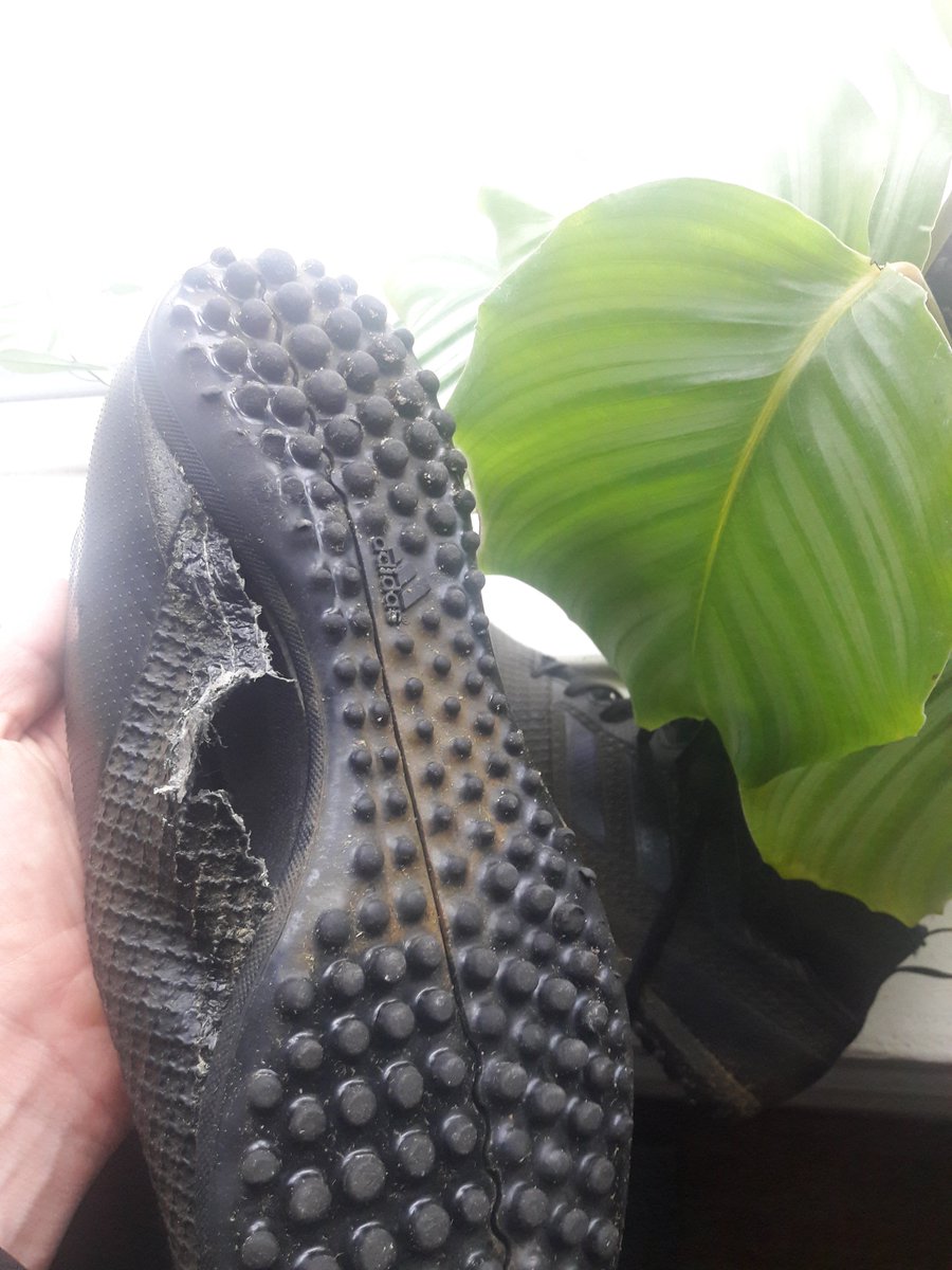 ___MM___'s tweet photo. @adidas @adidasUK @adidasfootball WTF is this about? I have worn these 10 times for a casual 5 aside. £75 for 10 run outs. production standards are appalling. I want my money back! https://t.co/cYYZMGjm3X