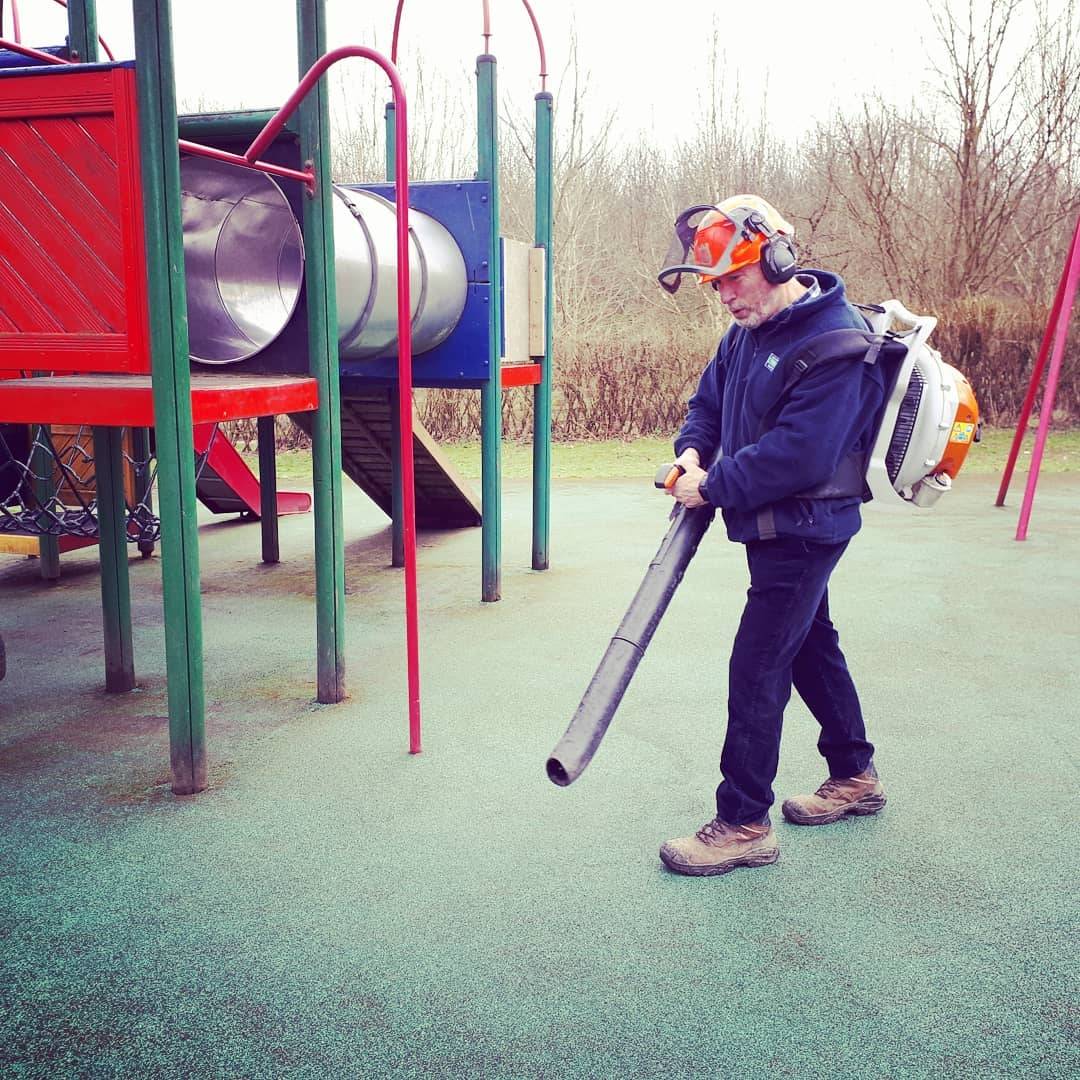 The volunteers are spring cleaning in the playground at Foremark today, doing an excellent job of removing the stubborn green slime left by the winter