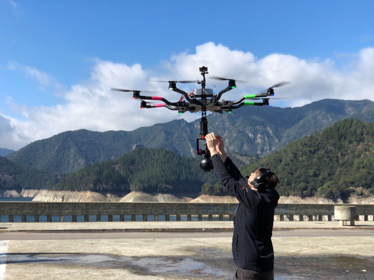 6D_lab's tweet photo. La última tendencia en #marketingdigital son los vídeos 360°. Una herramienta interactiva que marca la diferencia con los clientes. La realidad virtual nos da una sensación de inmersión y realismo que deja atrás la simple imagen impactante.
¿Te unes a nosotros en esta revolución? https://t.co/yw8S71hWdN