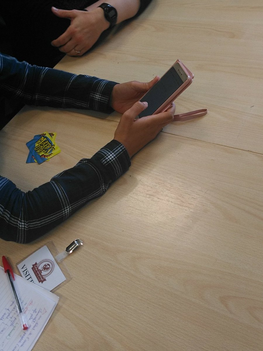 mathscreteil's tweet photo. On joue à #MathsUp et #GameOfScratch au stage sur l'#attractivité des #maths. https://t.co/MXjIvFtekO