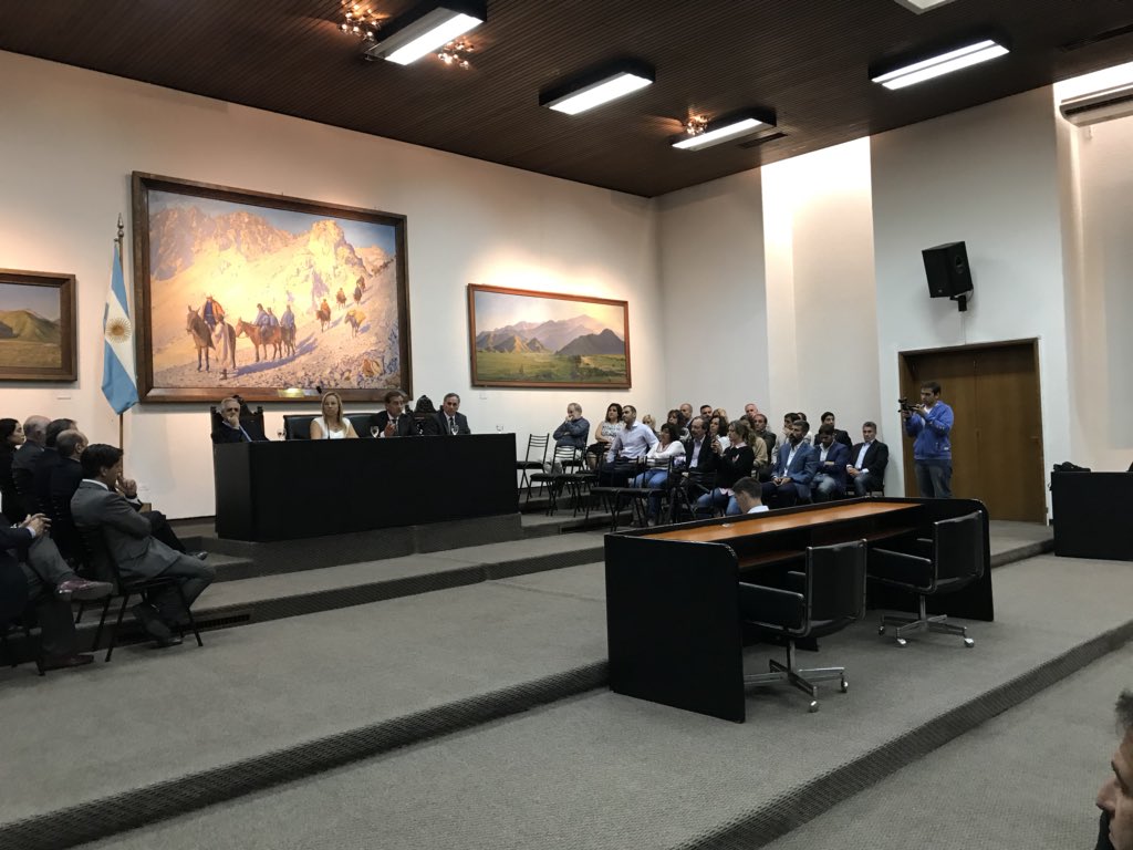 rodoabenitez's tweet photo. Se presenta oficialmente el Proyecto de Modificación del Código de Convivencia que
regula la ocupación del espacio público y reinserción de las personas que ejercen el cuidado de vehículos en calles de la Ciudad de #Mendoza. @rodysuarez @MendozaCiudad https://t.co/fiQgQxbeaU