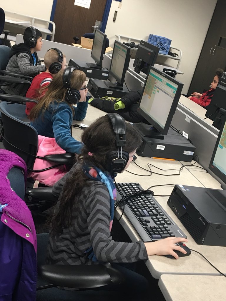 LofgrensTeam100's tweet image. Learning how to do computer code from code.org @chapelglen #springintersession #wearewayne