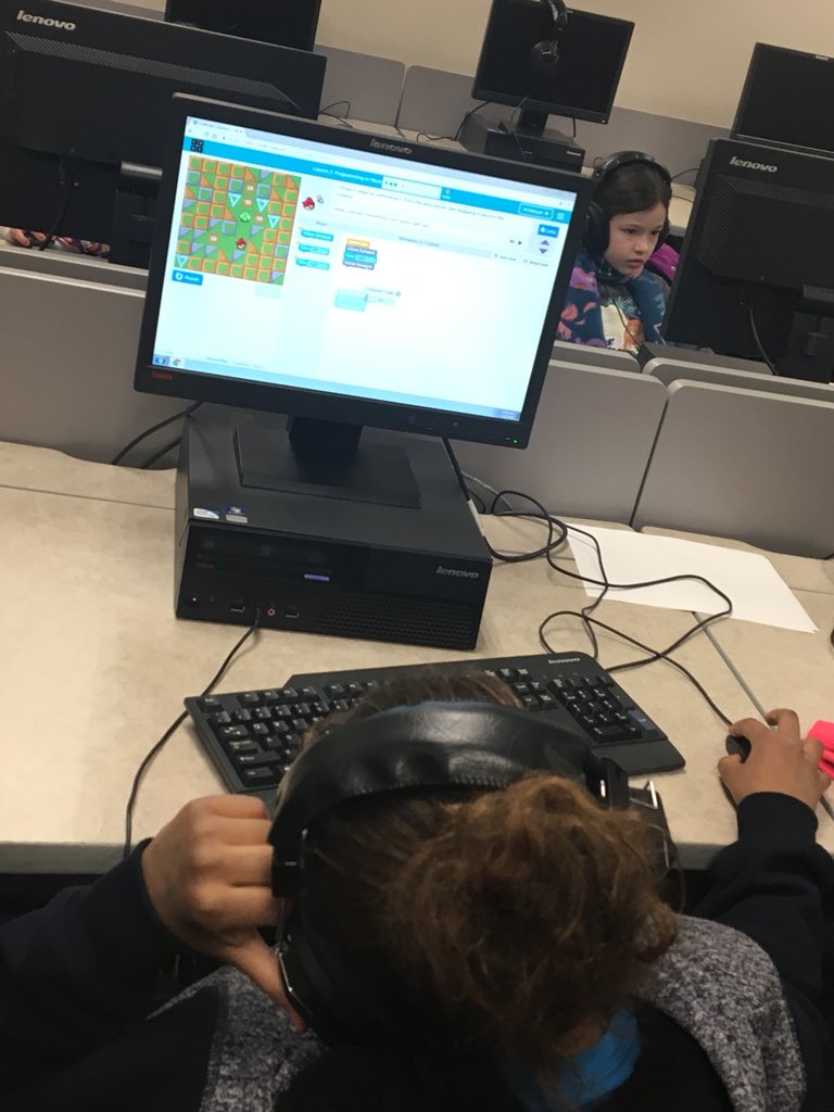 LofgrensTeam100's tweet image. Learning how to do computer code from code.org @chapelglen #springintersession #wearewayne