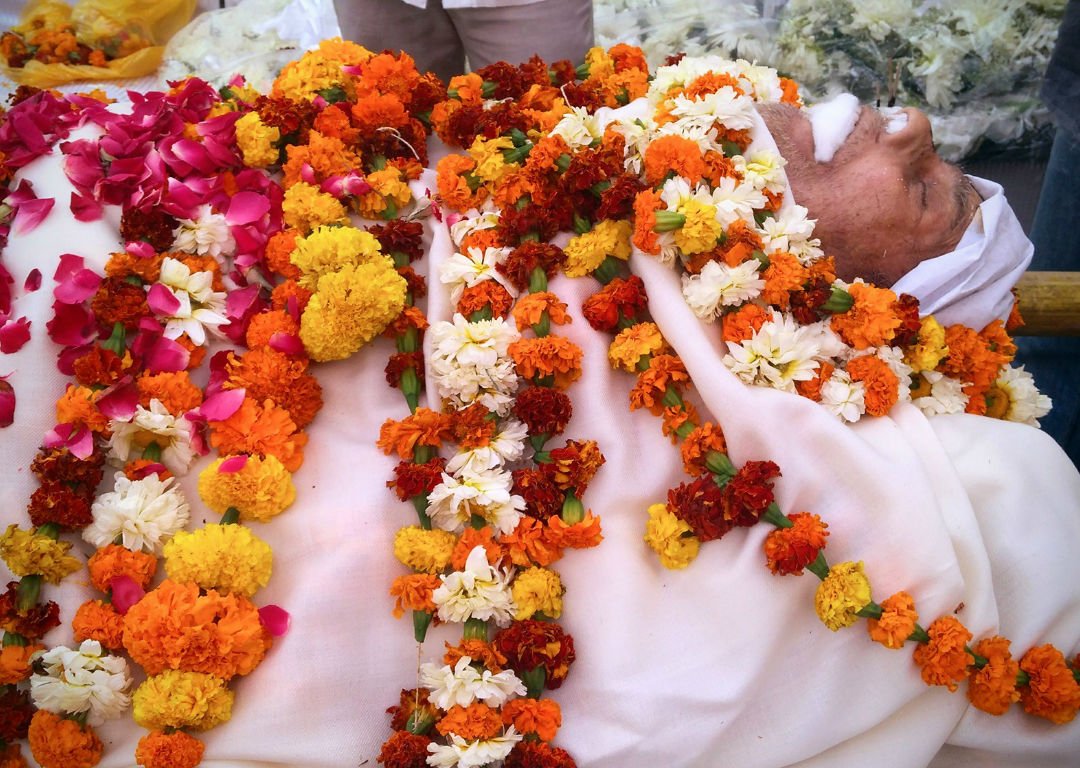 AyodhyaPS's tweet image. श्रद्धांजलि | दो मिनट का मौन...
#KedarnathSingh #SayNo2ToothSensitivity #PadmaAwards #BestHotelPriceOnMMT #AtulJohri #ELSSSahiHai #Unmute @Hindi_Kavitaa @Rajankumarjha1
khabaria.com/posts/people-p…