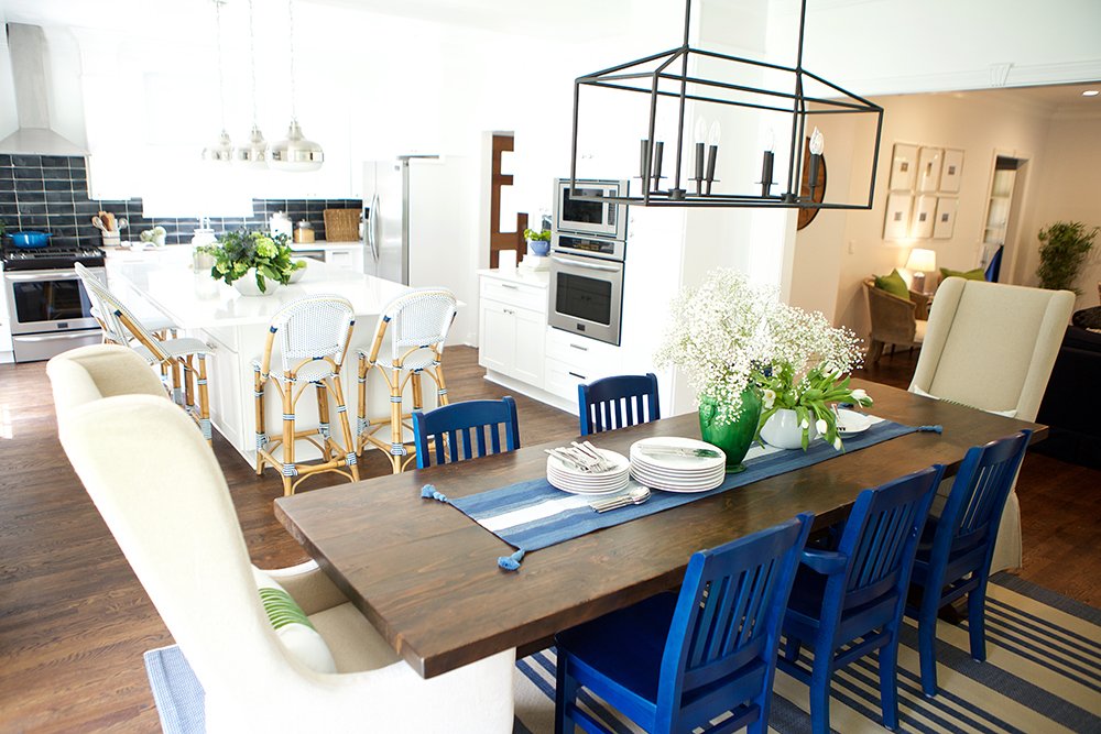 PropertyBrother's tweet photo. Can't get enough #PropertyBrothers? Discover dรฉcor from your favourite episodes on the #PBHandbook App!
https://t.co/sdJSbsTD9F https://t.co/kkA6qC9Akq