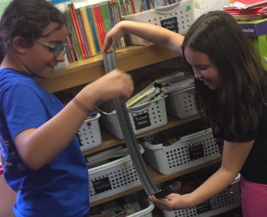 PlattsmouthElem's tweet photo. Ms. Clark's third grade students did some team building in science as they created roller coasters to show potential and kinetic energy. #PlattsmouthSchools #LearningTogether #RollerCoasterScience https://t.co/D8UWCrw4CR