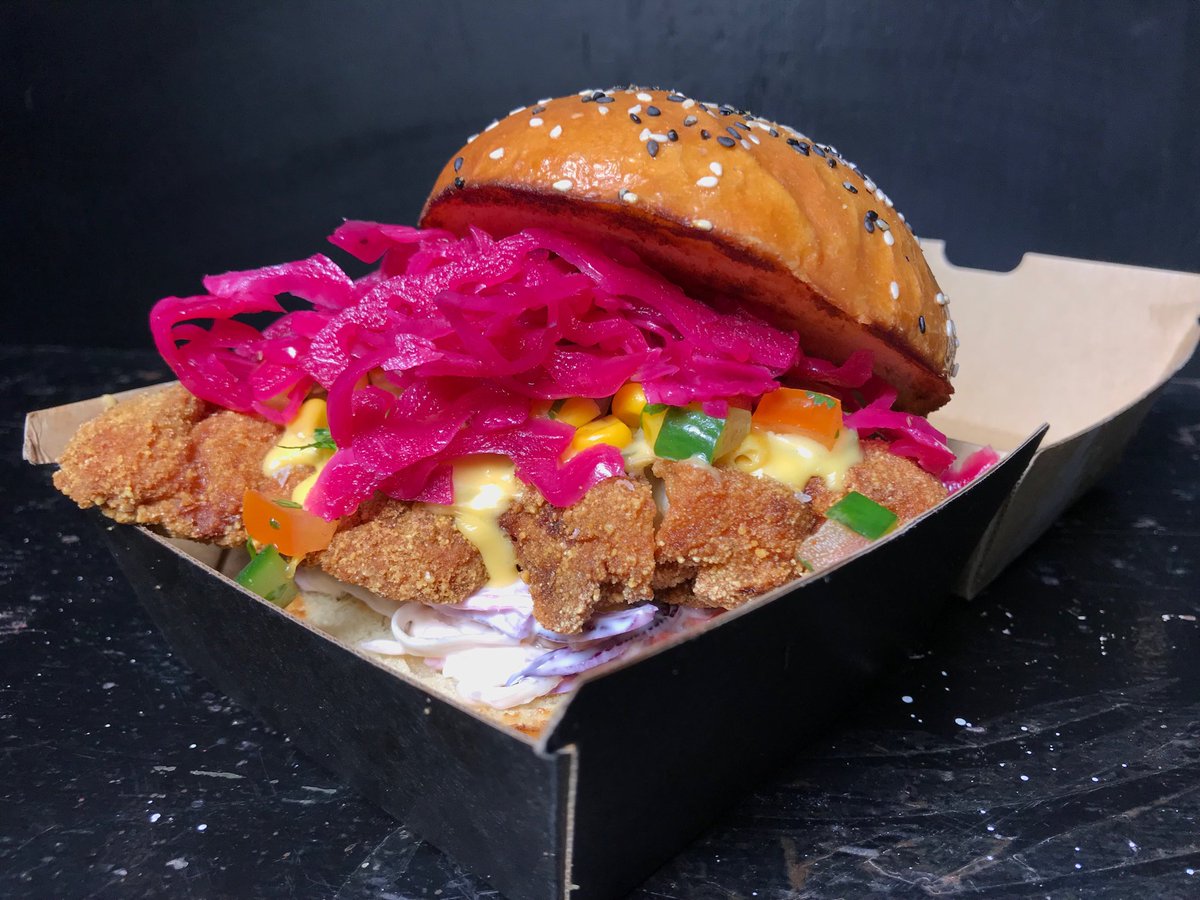 David Henderson is on Fire! Technical dish - tortilla crumb chicken, sweet corn salsa, jalapeño cheese and red cabbage in homemade brioche bun! @cateringbm #StrEATFoodAwards