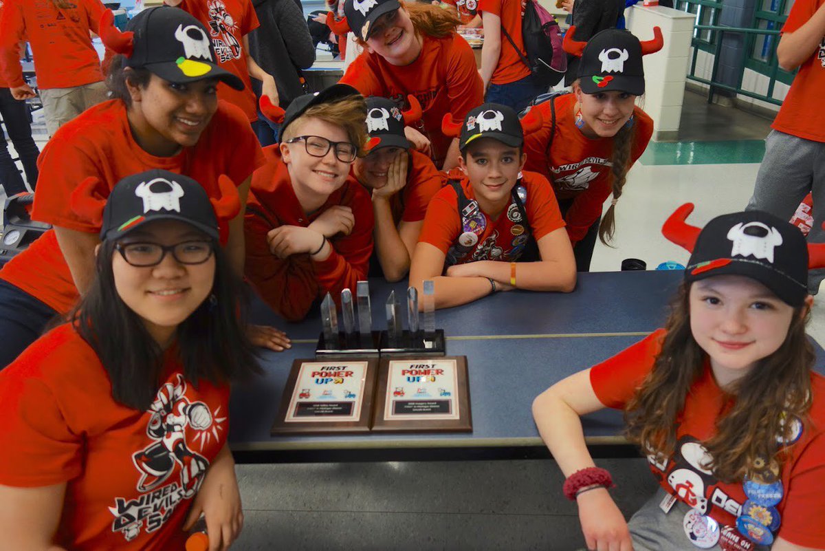 We received awards for Industrial Safety and Imagery at the FRC Lincoln District Event! Just look at those horns. #morethanrobots