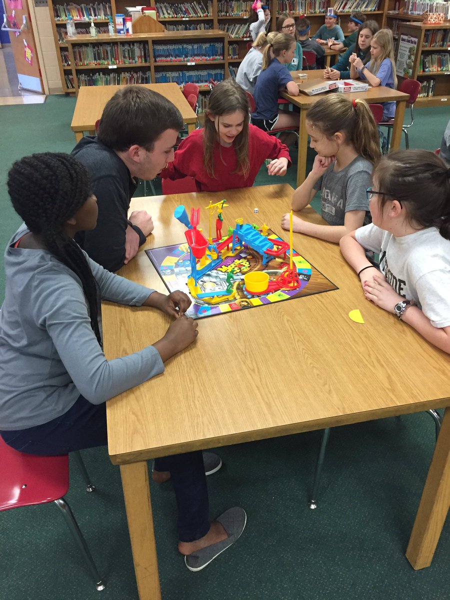 Cedickens's tweet photo. TCHS students celebrate with FVES students who met their 9 weeks reading goal! Love school our partnership and these and outstanding teenagers who volunteer their time.  @gtmonroe1999 @DanielpDickens @acassity1 #tcsslearns #tcsslibraries https://t.co/OoiVc7H1tQ