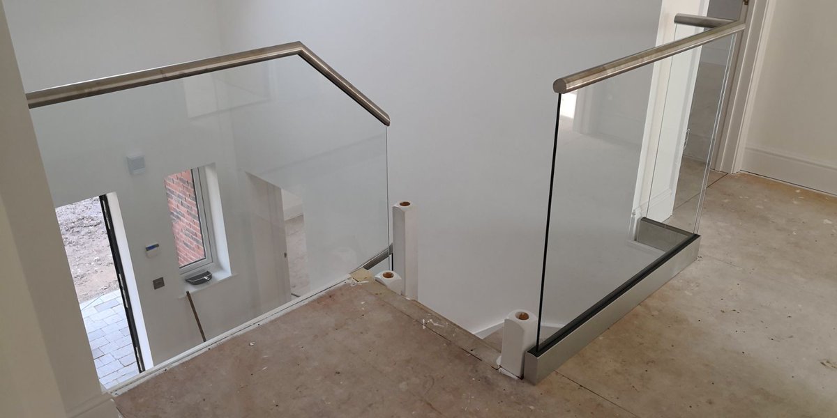 meza9ltd's tweet photo. #handrail #staircase #glass #meza9ltd https://t.co/HKA18QVNNW