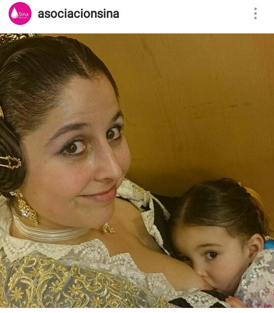 Asociación Sina (@asociacionsina) on Twitter photo Dar Teta no impide disfrutar de ser Fallera!!!!
Foto de una de nuestras voluntarias disfrutando de les #Falles2018
Visca el Foc Viva la Teta Dar Teta no impide disfrutar de ser Fallera!!!!
Foto de una de nuestras voluntarias disfrutando de les #Falles2018
Visca el Foc Viva la Teta