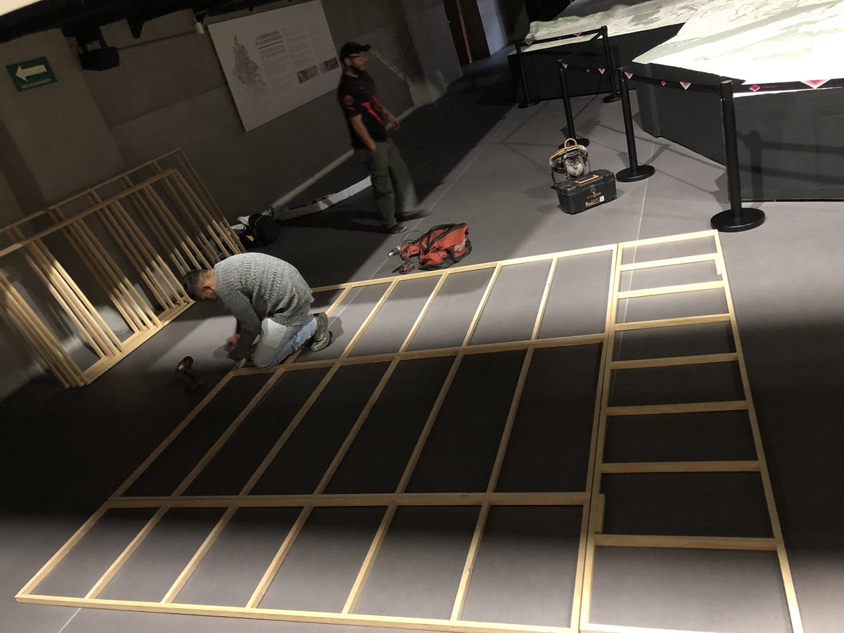Chroma_impresos's tweet photo. Iniciando montaje en Museo Futura de la Cd de México para @LaSalle_MX https://t.co/ad67oelraT