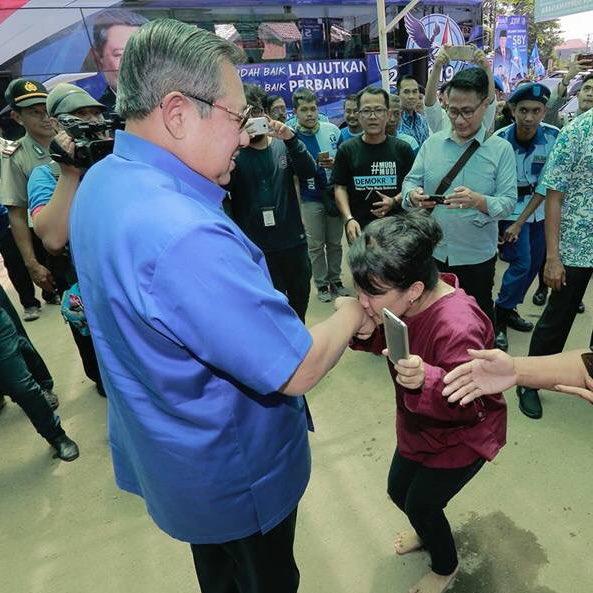 DEMOKRAT_S14P's tweet photo. Tak perlu membalas Fitnahan, jawablah dengan Karya nyata
#KangenSBY https://t.co/P7s9WzK4WO