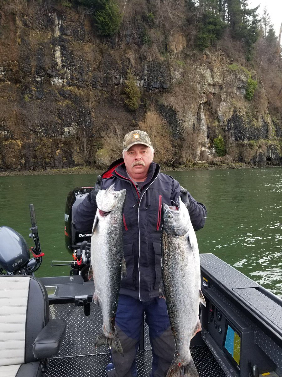 DonedigginCraig's tweet photo. My buddy and his son bagged a couple of Columbia River Spring Chinooks last weekend, one was a pig! @AverageHunter #TrophyTuesday https://t.co/eo8rHbbkVN