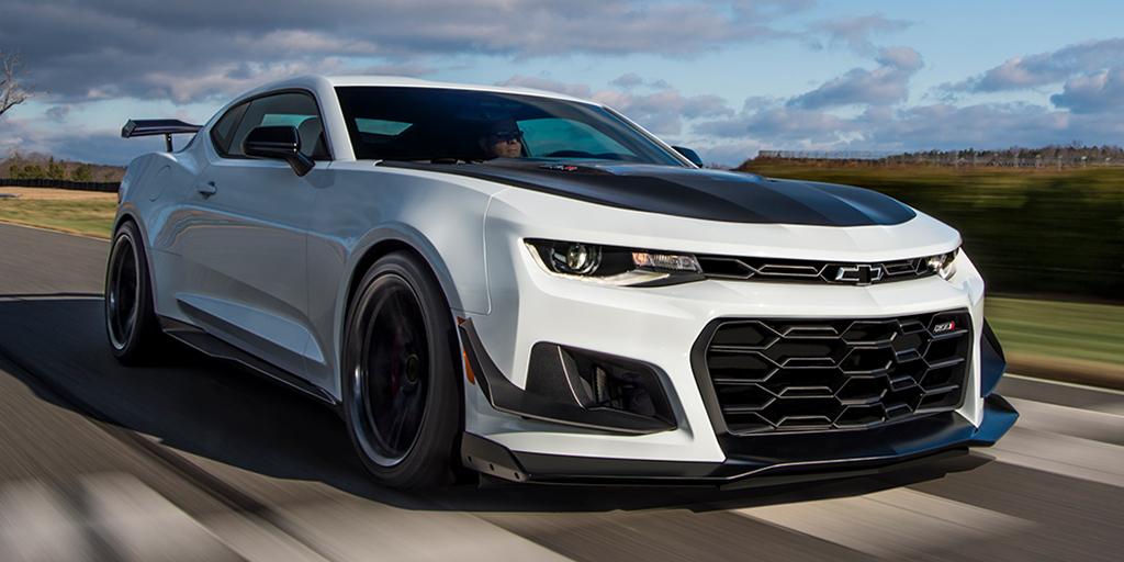 “C” es por Camaro. Etiqueta a @C y el primer nombre que aparezca se merece un súper carro como este 😎.