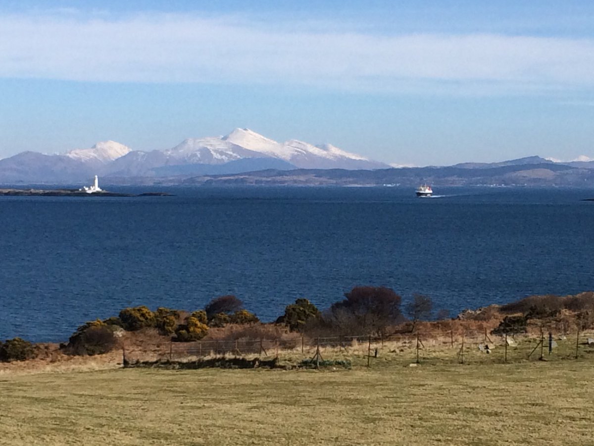 Sun’s shining, picnic benches freshly painted. Must nearly be that time of the year again. #10moresleeps #OpeningSoon <a href="/VisitScotNews/">VisitScotland News</a> @obantweet <a href="/TobermoryFishCo/">Tobermory Fish Co.</a> <a href="/pennygatemull/">Pennygate Lodge</a>