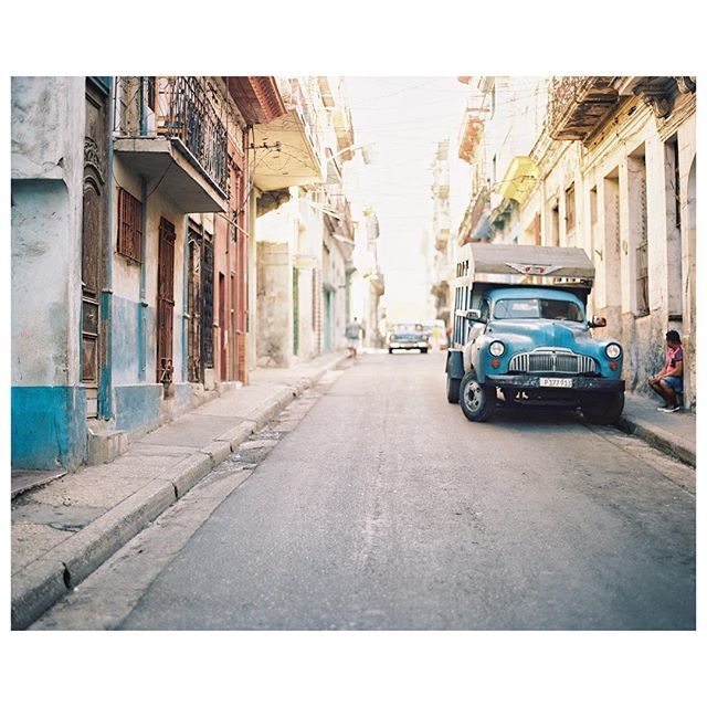 wyemji's tweet photo. Vieja Habana 🇨🇺 •
•
•
•
•
#fujifilm #travelling #filmphotography #film #filmisnotdead #120mm #insta #istillshootfilm #tlpicks #thisiscuba #letsguide #lonelyplanet #richardphotolab #contax #analog #believeinfilm #filmcamera #filmfeed #filmcommunit… https://t.co/jMA6UlZ1w1 https://t.co/yQPLGsCTOV