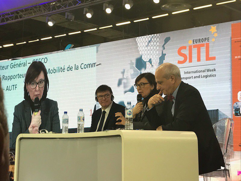 GEODIS_Group's tweet photo. « La mission du #logisticien est l'optimisation des flux et nous nous inscrivons donc dans la réduction de l'#empreinte #carbone » -  Marie-Christine Lombard à #SITL18
Lire aussi : #GEODIS reconnu par le #CDP pour la maîtrise, de son impact sur le #climat

https://t.co/wRcoEGaZC0 https://t.co/CJdL40MgdV