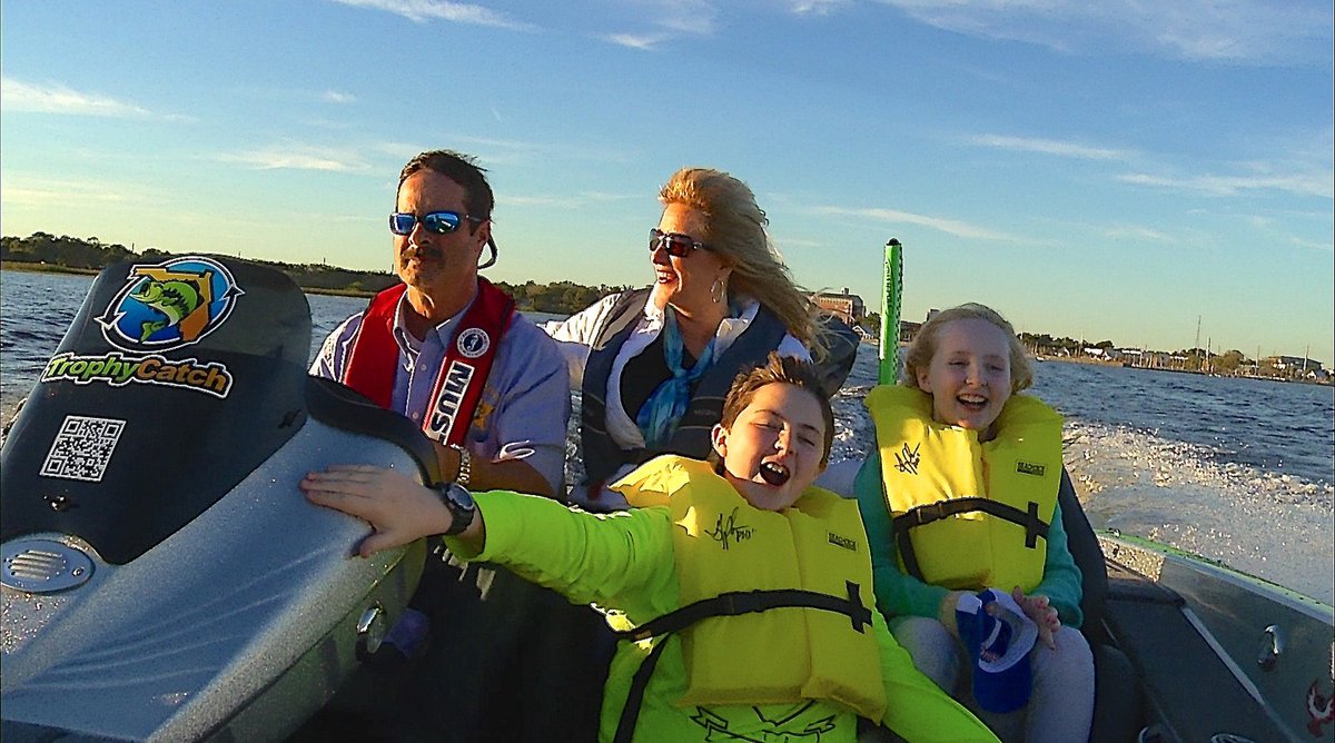 MyFWC's tweet image. Training ensures FUN! Take a #safeboating course. ow.ly/mbmh30iL4wG 
@SpringAboard #SpringAboard