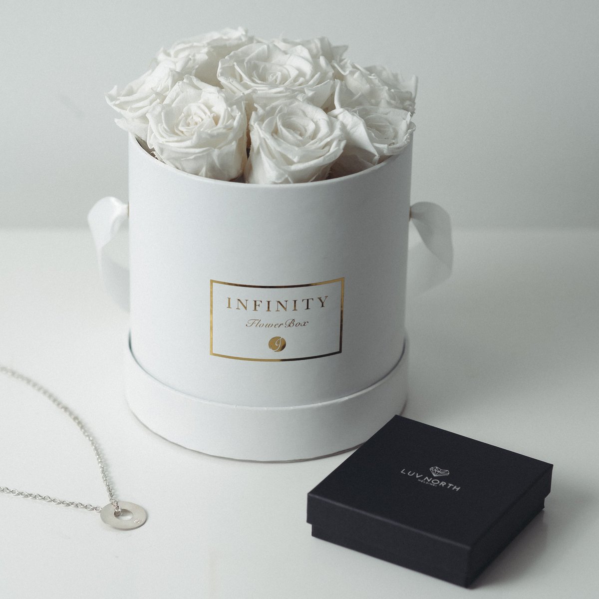 luv_north's tweet photo. Spring party season essentials, @infinityflowercollection rose box and @luvnorthofficial Story Collection necklace.
#luvnorth #infinityflowercollection https://t.co/7CmsD0DbJ8